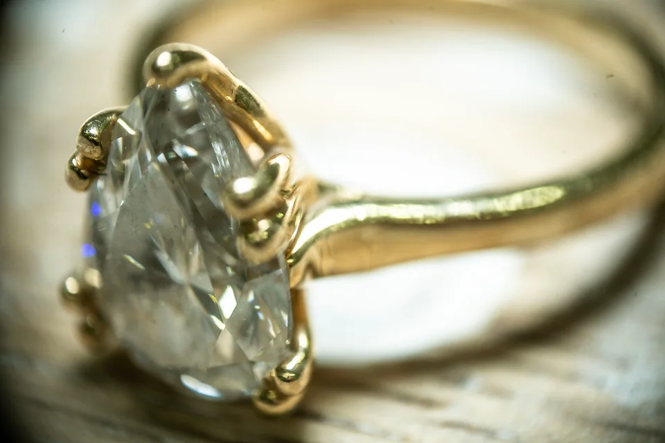 Extreme ring detail photographed through a microscope